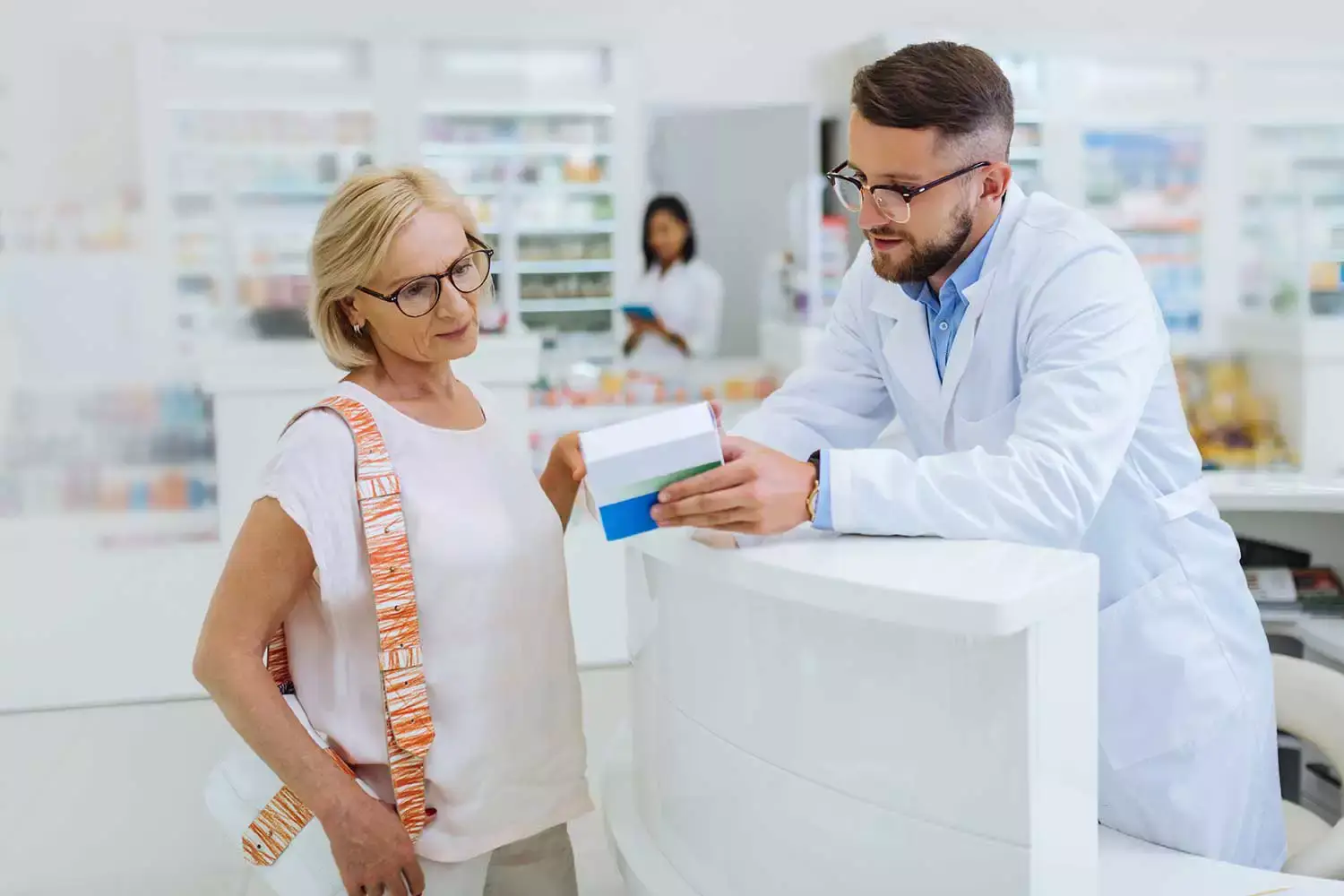 Kundenberatung in einer Apotheke